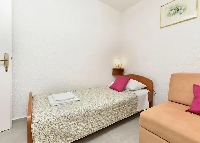 Apartamento Welcoming With Garden Poreč