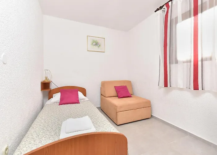 Welcoming With Garden *