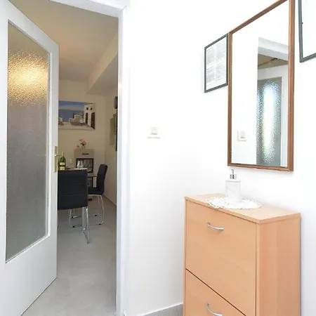 Appartement Welcoming With Garden Poreč