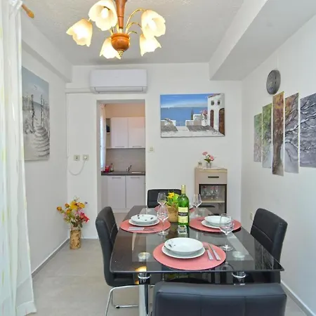 Welcoming With Garden Appartement Poreč