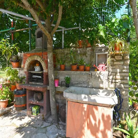 Appartement Welcoming With Garden Poreč