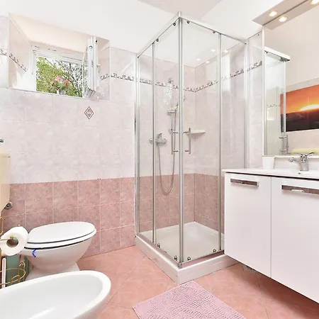 Apartamento Welcoming With Garden *