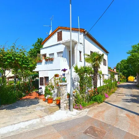 Welcoming With Garden Poreč