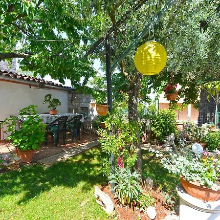 Apartamento Welcoming With Garden