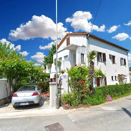 Apartamento Welcoming With Garden