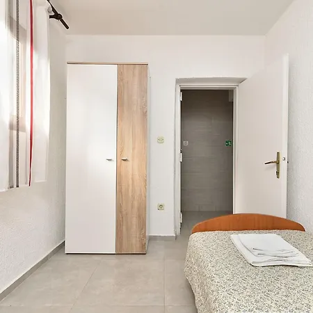 Welcoming With Garden Apartment Porec
