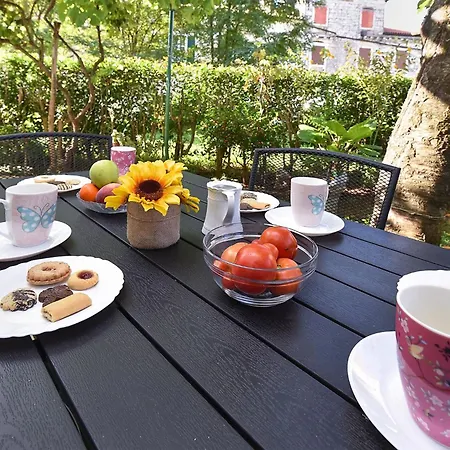 Welcoming With Garden *