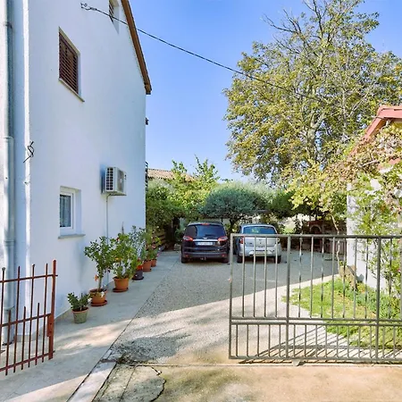 Welcoming With Garden *